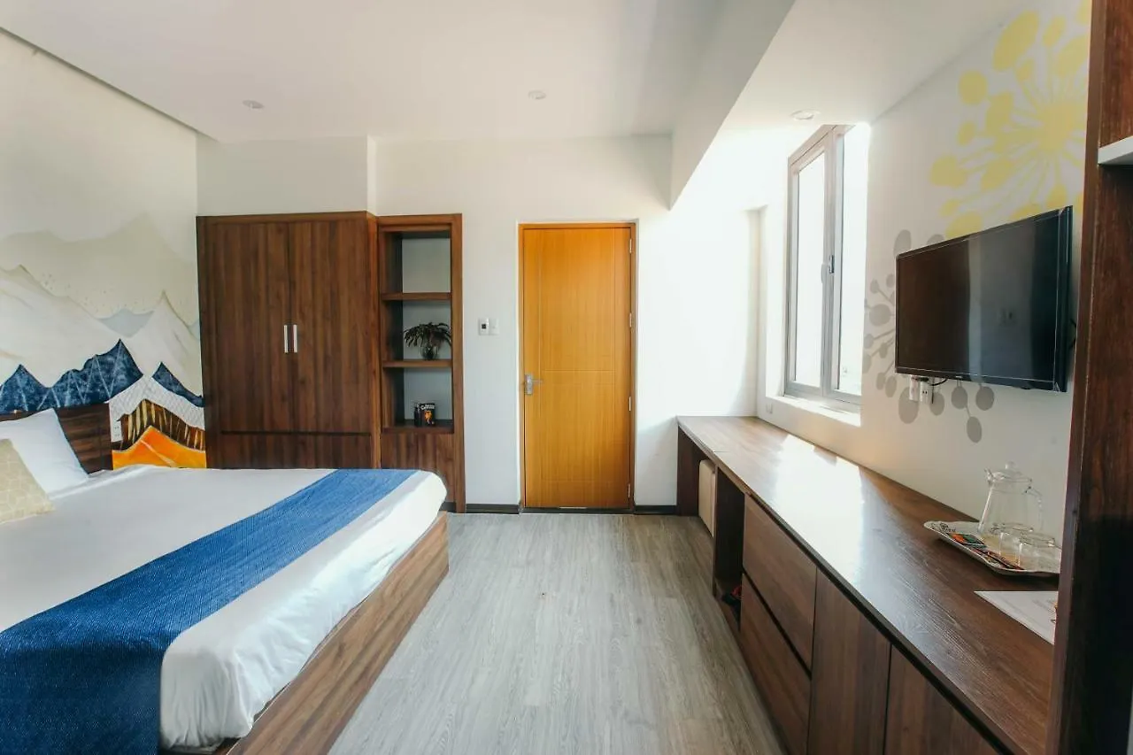 Royal Lion Hotel & Apartment Da Nang 3*,  Vietnam